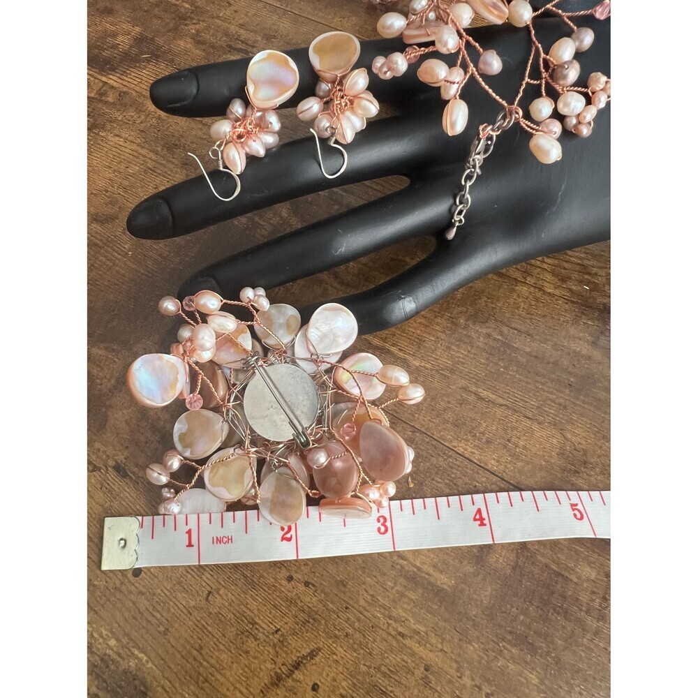 Vintage gold and pearl matching necklace and earring set. - Picture 7 of 7